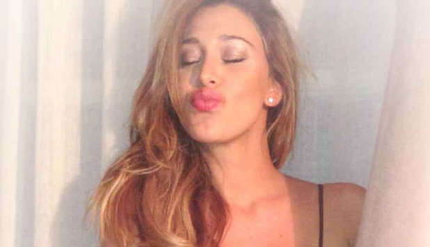 BELEN INFURIATA SU FACEBOOK: ADESSO BASTA !! - 08/04/2013