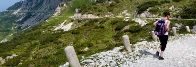 INCIAMPA E PRECIPITA NEL BURRONE: ''STO BENE, RISALGO'', MA RICADE E MUORE - 01/09/2013
