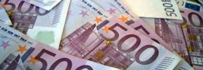 TROVA IN AUTOSTRADA UNA BANCONOTA DA 500 EURO. E LA CONSEGNA ALLA STRADALE - 01/09/2013