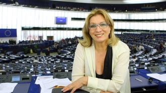 GUAI CON LA GIUSTIZIA PER IVA ZANICCHI. SUL SUO CAPO PENDE UNA DENUNCIA - 05/09/2013
