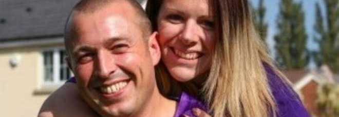 ESCE DI CASA, RIENTRA PER UN BACIO ALLA FIGLIA E SALVA LA VITA ALLA MOGLIE - 20/10/2014