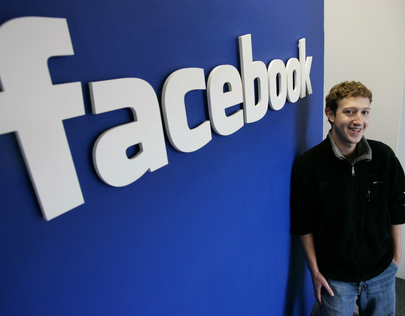 FACEBOOK A PAGAMENTO: DA GENNAIO COSTERA' 3 EURO AL MESE - 14/12/2014