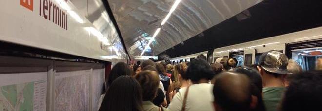 TERRORISMO, L'ALLERTA E' ALTA NELLA CAPITALE. MARINO: ''VOGLIAMO L'ESERCITO IN METRO'' - 21/01/2015