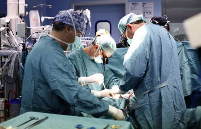 17ENNE RICEVE IL CUORE CHE ASPETTAVA A NATALE, MA L'OPERAZIONE E' TROPPO DIFFICILE - 07/01/2016