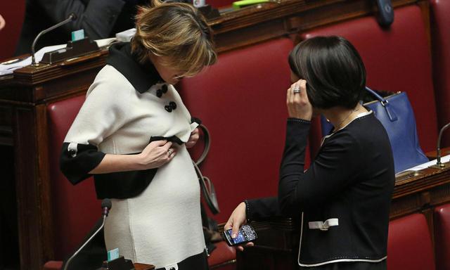 5 MAMME MORTE IN 7 GIORNI, IL MINISTRO LORENZIN: ''PUO' ESSERE TUTTA COLPA DEL DESTINO, ECCO PERCHE'...'' - 07/01/2016