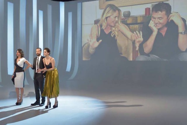 LA PRIMA VOLTA DI MIRIAM LEONE A ''LE IENE'': SI PRESENTA COSI' E SCATENA LA REAZIONE DEL PUBBLICO - 24/01/2016