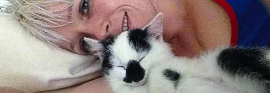 FATE ATTENZIONE: ''QUESTI FIORI HANNO UCCISO IL MIO GATTINO, NON TENETELI IN CASA SE NE AVETE UNO'' - FOTO - 31/01/2016