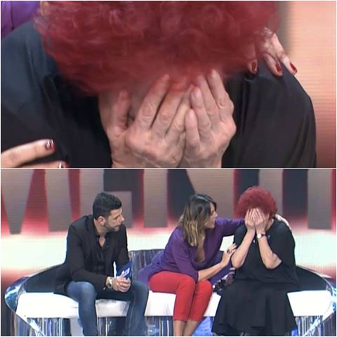 PRIMA CADE IN DIRETTA, POI LA DRAMMATICA CONFESSIONE IN LACRIME IN DIRETTA TV: GELO IN STUDIO - 31/01/2016