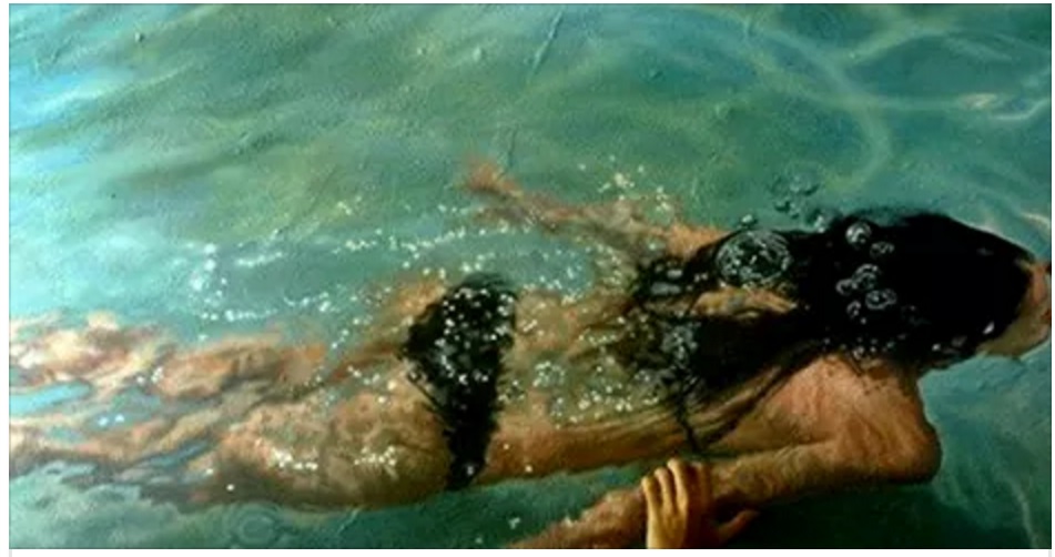 SEMBRA UNA DONNA IMMERSA NELL'ACQUA: MA GUARDANDOLA DA VICINO CAPIRAI CHE TI SBAGLI - 23/02/2016
