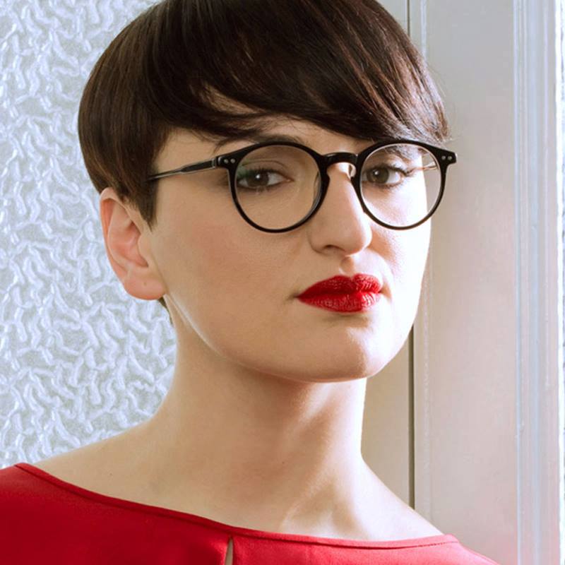 SIAMO ABITUATI A VEDERLA COSI', SEMPRE CON ROSSETTO ROSSO E MAKE UP: MA COM'E' ARISA SENZA TRUCCO? - RESTERETE SORPRESI - 26/02/2016