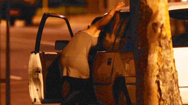 ROMA - 'SESSO IN CAMBIO DI UN AGNELLO': LA TELEFONATA SHOCK ALLA PROSTITUTA - 05/03/2016