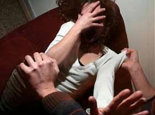 ORRORE SUL BUS SCOLASTICO, STUPRATA BIMBA DI 7 ANNI - 06/07/2015