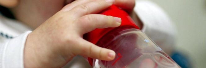 NEONATO NUTRITO SOLO CON LATTE DI MANDORLA, LA TERRIBILE SCOPERTA IN OSPEDALE - 20/01/2016