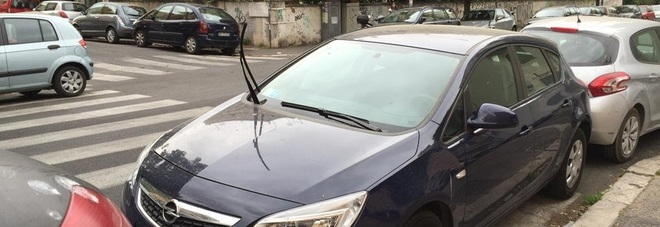 SEGNALI METROPOLITANI: IL TERGICRISTALLO ALZATO. ECCO COSA SIGNIFICA - 18/03/2016