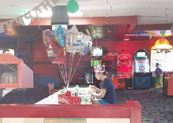 ''QUESTA E' MIA CUGINA, NESSUNO DEGLI INVITATI E' ANDATO ALLA FESTA DEI SUOI 18 ANNI'' - ECCO PERCHE' - 13/06/2016