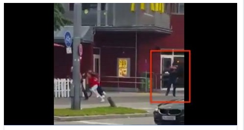 GERMANIA, LE IMMAGINI SHOCK DELL'ATTENTATORE CHE SPARA AL CENTRO COMMERCIALE - VIDEO - 22/07/2016