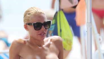 ILARY BLASI REGINA SEXY DI SABAUDIA: IL BIKINI E' TROPPO MINI - FOTO - 13/08/2016