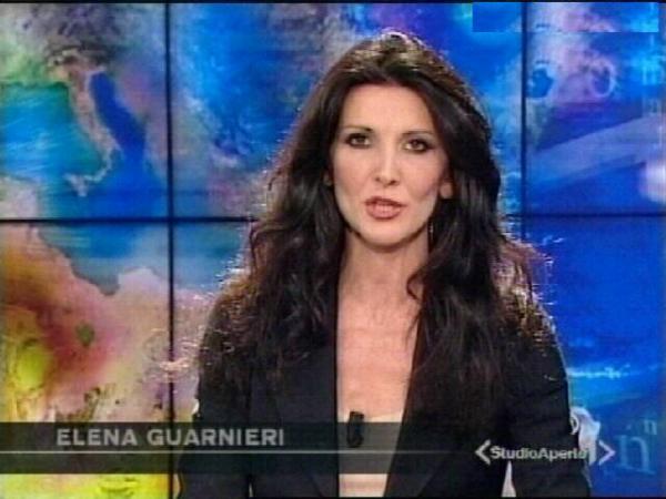 AL TG5 LA VEDIAMO SEMPRE COSI', MOLTO ''CASTIGATA''. MA AVETE MAI VISTO ELENA GUARNIERI IN BIKINI? - FOTO - 05/10/2016
