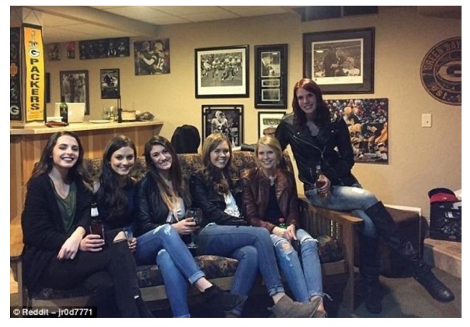 IN QUESTA FOTO C'E' QUALCOSA CHE NON VA: IL ROMPICAPO CHE HA MANDATO IN TILT GLI UTENTI - 27/12/2016