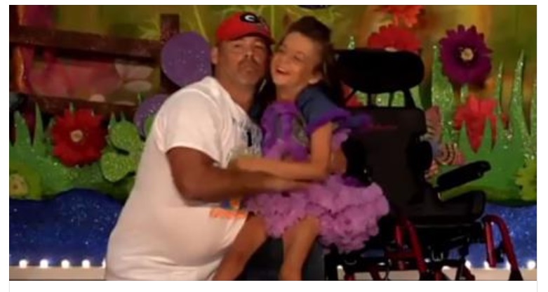 BALLA CON LA FIGLIA DISABILE, IL VIDEO CHE HA FATTO IL GIRO DEL MONDO - 07/01/2017