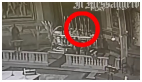 IMMIGRATO AFRICANO DISTRUGGE 4 CHIESE A ROMA: MASSIMA DIFFUSIONE - IL VIDEO SHOCK - 16/01/2017