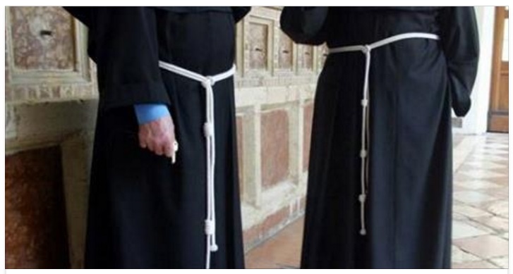 ''VORREI LECCARTI?'' LA DISGUSTOSA SCOPERTA NEL CONVENTO DI PADRE PIO - 08/04/2017