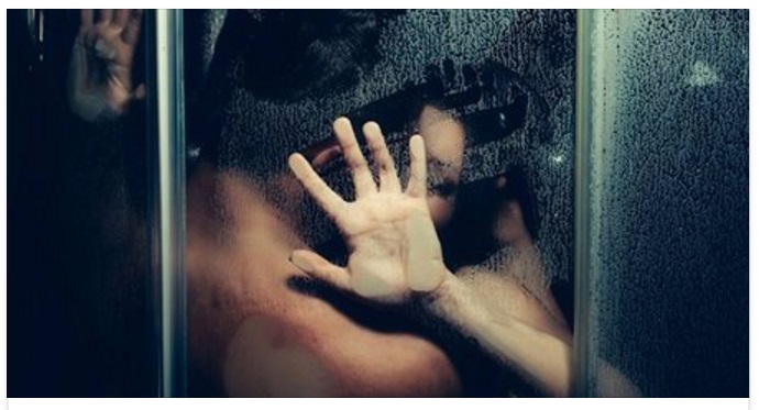 ''HO FATTO SESSO CON DUE RAGAZZI INGANNANDOLI ENTRAMBI, POI SI SONO PRESENTATI INSIEME... ECCO COS'E' ACCADUTO - VIDEO - 08/04/2017