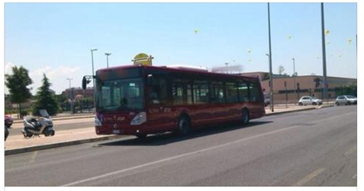 ROMA, AUTISTA DEL BUS OSTAGGIO DEL BRANCO: CHIEDE AIUTO MA VIENE IGNORATO - 09/04/2017