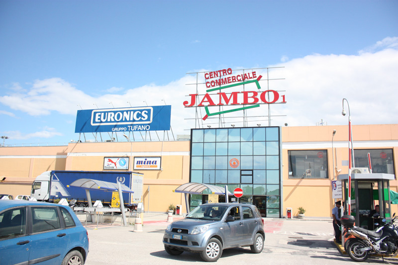 ''VEDIAMOCI AL CENTRO COMMERCIALE'' ALL'APPUNTAMENTO NEL PARCHEGGIO ACCADE QUELLO CHE NON SI SAREBBE ASPETTATO - 11/04/2017