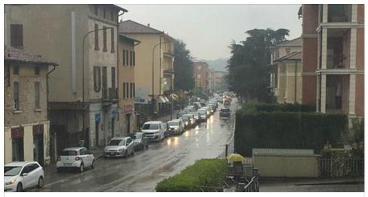 BRESCIA: LA FOTO DIVENTATA VIRALE. GUARDATE BENE... - 01/05/2017