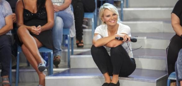 BEBE' IN ARRIVO A CASA DI MARIA DE FILIPPI? ECCO LA SUA CONFESSIONE - 02/05/2017