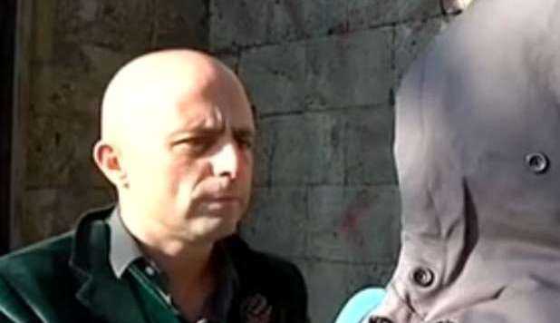 IMPIEGATO ACCUSATO DA 'STRISCIA LA NOTIZIA' SI UCCIDE BUTTANDOSI DAL 7° PIANO - VIDEO - 18/01/2013