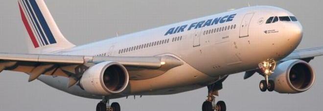 CLANDESTINO PRECIPITA DA VOLO AIR FRANCE PER IL NIGER. ''NASCOSTO NEL VANO CARRELLI'' - 25/07/2013