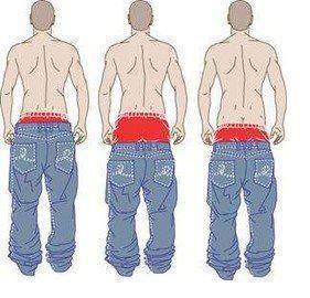 Attenzione a chi passeggia con i pantaloni sotto il sedere! - 04/08/2013