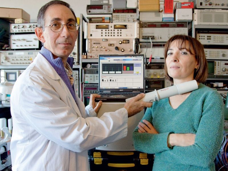 INVENTA UN BIOSCANNER CHE SCOPRE I TUMORI MA IL GOVERNO LO METTE AL BANDO - 07/01/2014