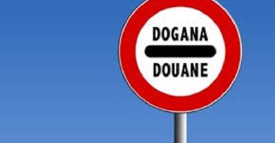 DOGANIERI SCOPRONO UN UOMO CHIUSO DENTRO UNA VALIGIA - VIDEO - 07/03/2014