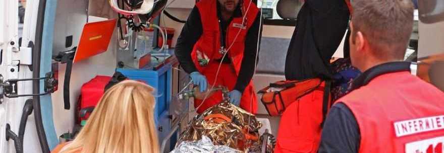 ROMA, LANCIA VESTITI E MOBILI DAL BALCONE E POI SI GETTA NEL VUOTO: MUORE A 39 ANNI - 26/03/2014