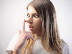 PENSATE DI SAPERE TUTTO SULLE DONNE? ECCO LE BUGIE CHE LE DONNE RACCONTANO AGLI UOMINI - 19/05/2014