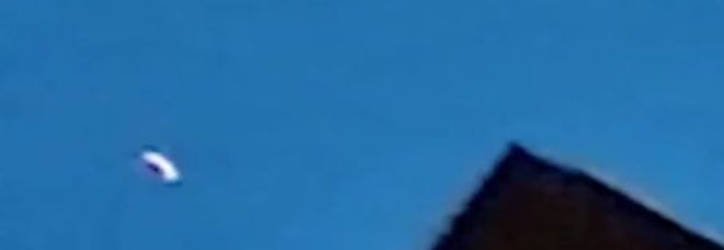 ''UFO A ROMA'': UN OGGETTO NON IDENTIFICATO AVVISTATO NEI CIELI DELLA CAPITALE - VIDEO ESCLUSIVO - 27/04/2014