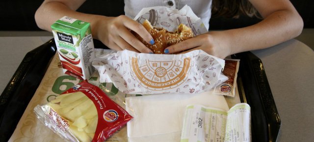 BAMBINO TROVA DELLA MARIJUANA NELL'HAPPY MEAL - 31/05/2014