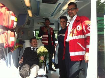 VOLEVANO STUPIRE PRESENTANDOSI AL MATRIMONIO IN AMBULANZA - MA ALL'IMPROVVISO ACCADE L'IMPREVEDIBILE - 28/04/2014