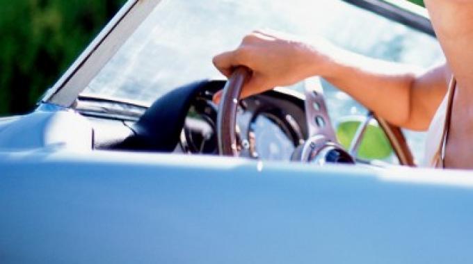 IL ''CAR-AOKE'' SPOPOLA IN USA: CANTA ALLA GUIDA IL 56% DEGLI AUTOMOBILISTI - FOTO - 05/07/2014