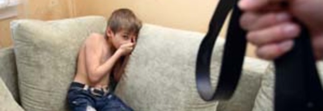 AMMAZZA DI BOTTE IL FIGLIO DI UNDICI ANNI: AVEVA COPIATO A SCUOLA - 21/05/2014