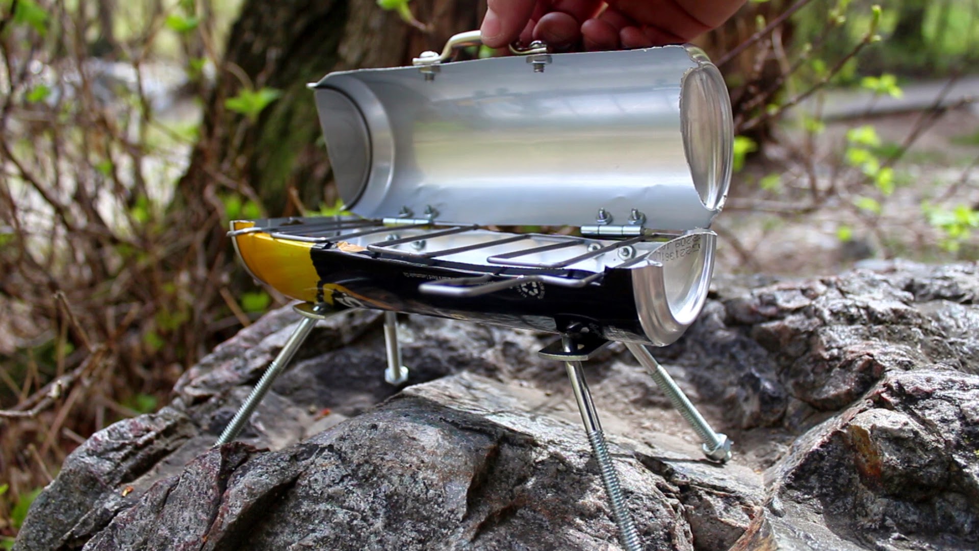 COME COSTRUIRE UN PICCOLO BARBECUE CON UNA LATTINA RICICLATA - VIDEO - 12/09/2014