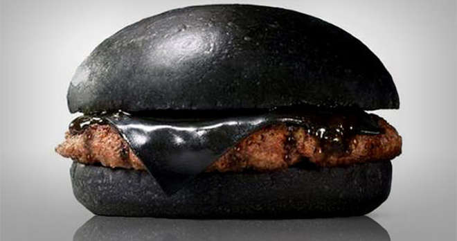 DA BURGER KING L'HAMBURGER SI COLORA DI NERO. SARÀ BUONO? ECCO GLI INGREDIENTI - 11/09/2014