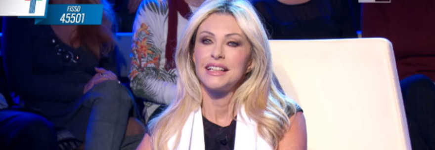 PAOLA FERRARI TORNA IN TV DOPO IL TUMORE AL VISO: MOSTRA LE FOTO CHOC DELLA MALATTIA - 14/12/2014