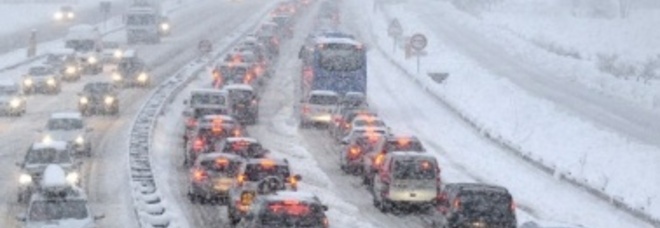 CENTRO E SUD AL GELO: DISAGI SULLE AUTOSTRADE. SARÀ UN SAN SILVESTRO CON CLIMA POLARE - 30/12/2014