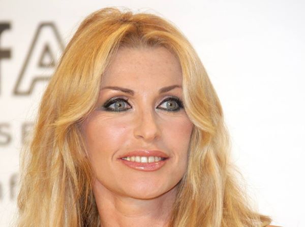 DOPO IL DELICATO INTERVENTO AL VISO, PAOLA FERRARI OGGI E' IRRICONOSCIBILE - 30/10/2014