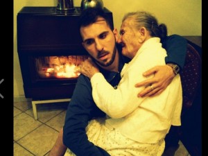 ''TI PRENDO IN BRACCIO COME FACEVI TU, NONNINA'' IL TOCCANTE GESTO DI GIANCARLO HA COMMOSSO TUTTI - 04/01/2015