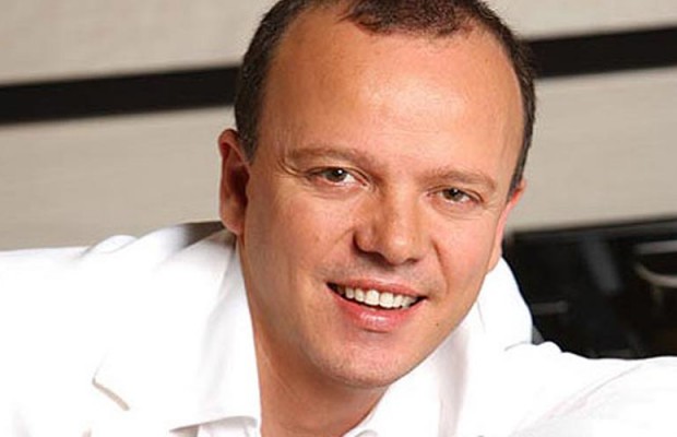 CLAMOROSO: GIGI D'ALESSIO ACCUSATO DI RAPINA E AGGRESSIONE - 12/01/2015